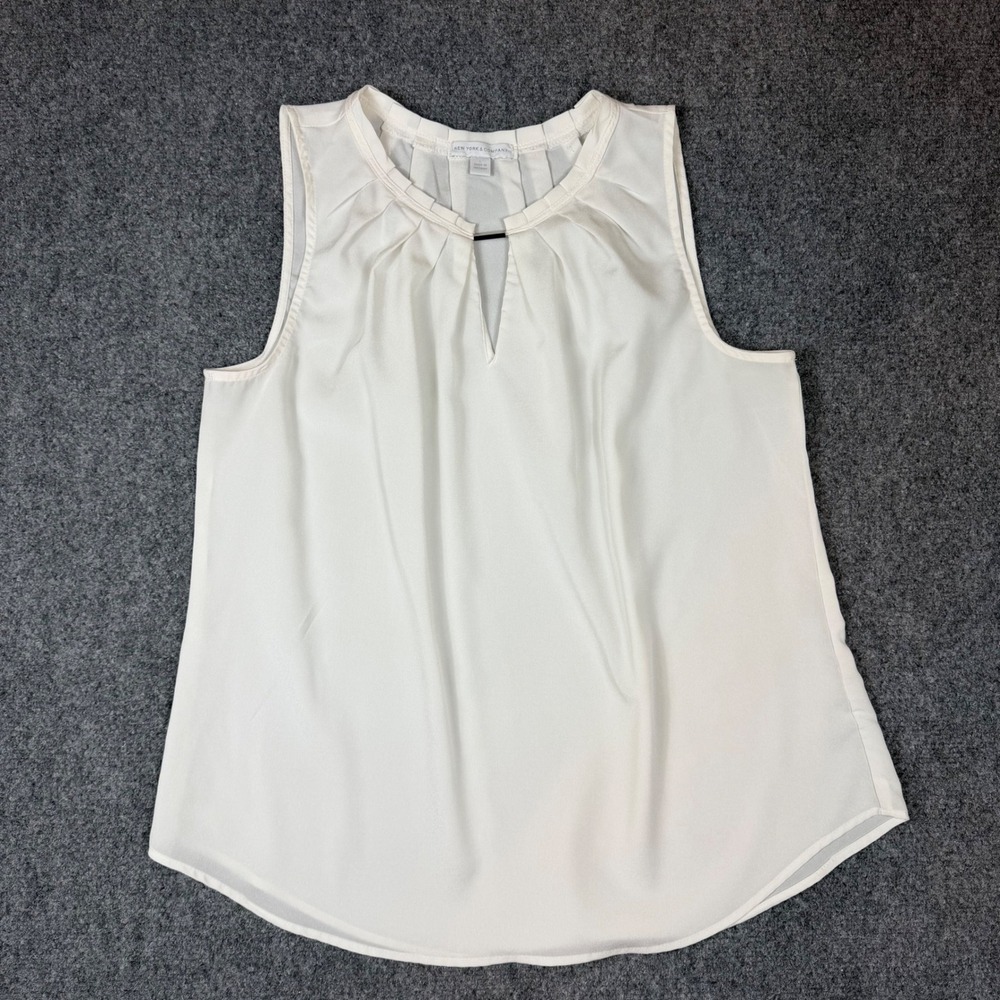 New York & Company White Sleeveless Pleated Keyhole Blouse Large